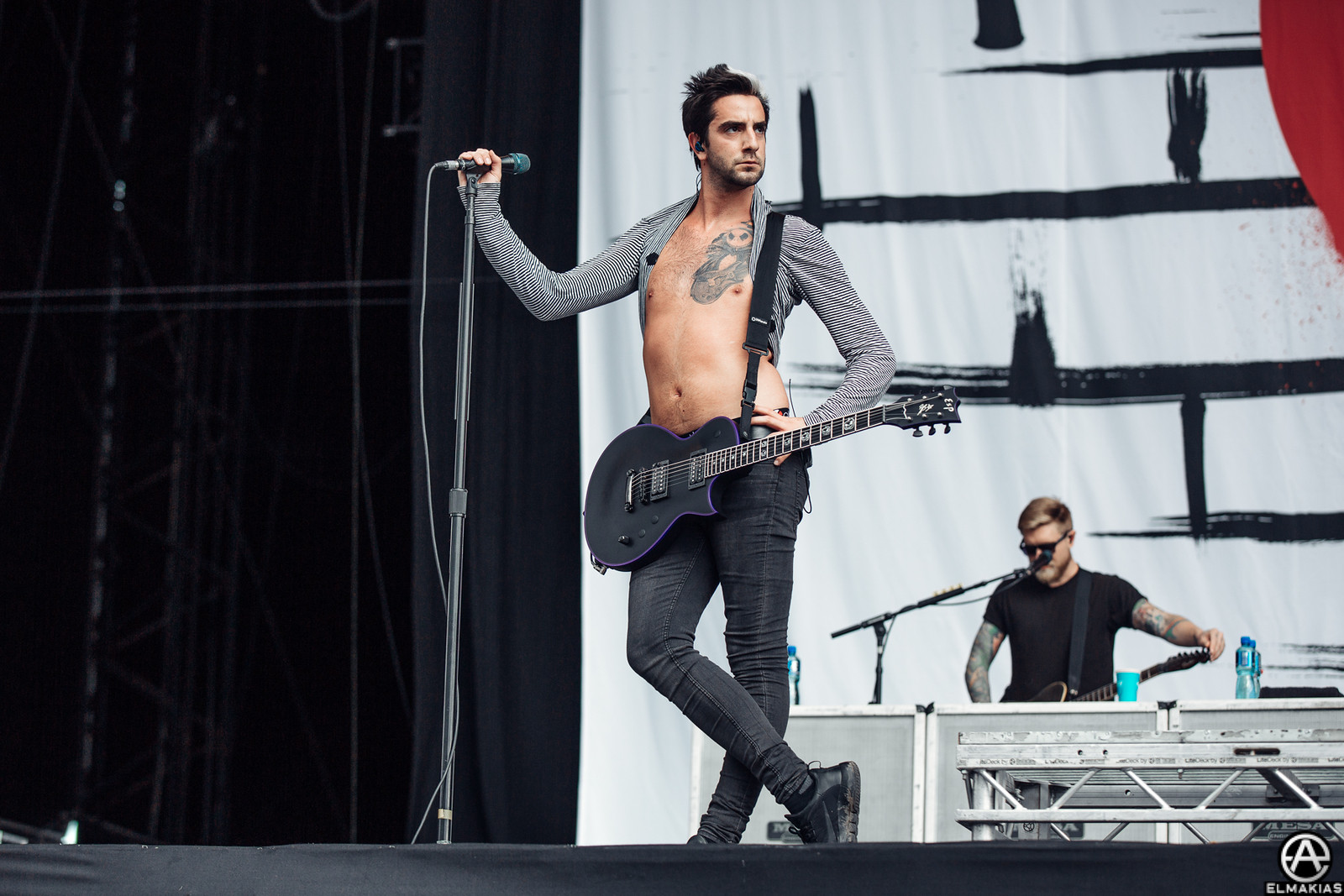Jack Barakat of All Time Low live at Reading Festival 2015 by Adam Elmakias