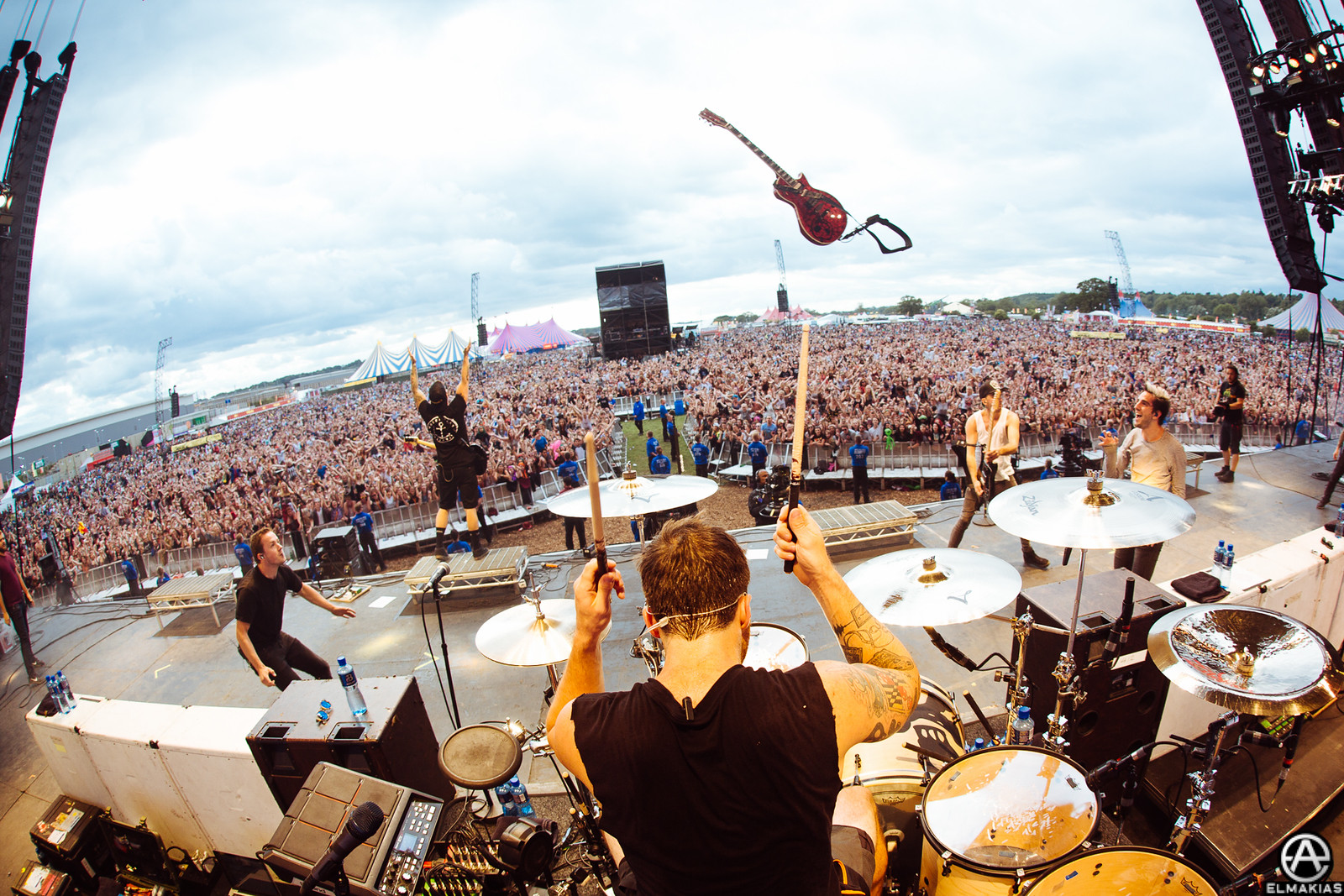 All Time Low guitar throw at Reading Festival 2015 by Adam Elmakias